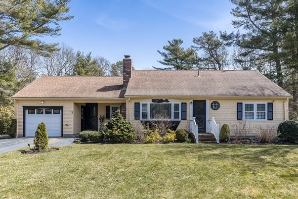 Attached, Exterior, Facade, Cape Cod