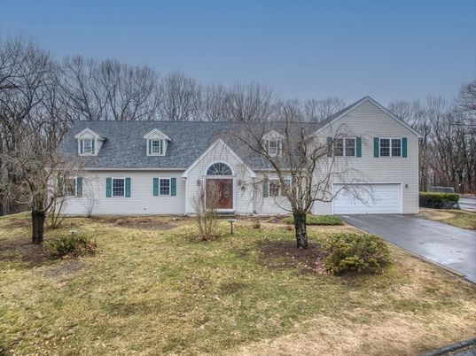 Attached, Exterior, Facade, Cape Cod