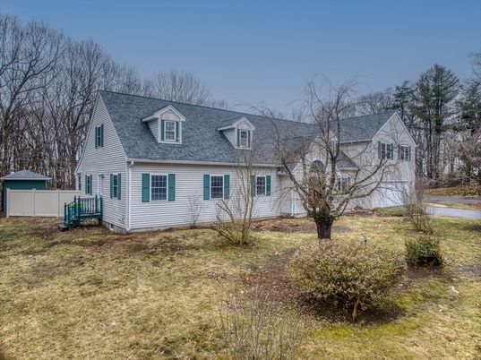 Backyard, Exterior, Facade, Cape Cod
