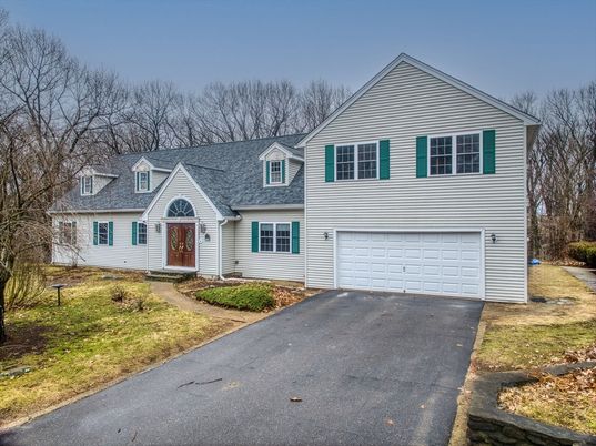 Attached, Exterior, Facade, Farmhouse