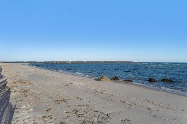 Exterior, Lake