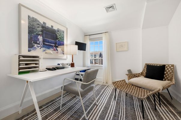 Home Office, Interior