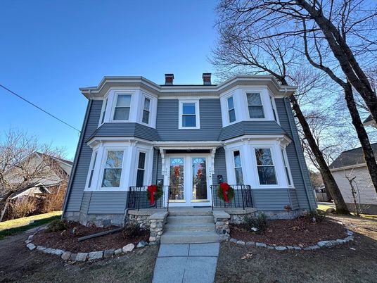 Exterior, Facade, Queen Anne Victorian