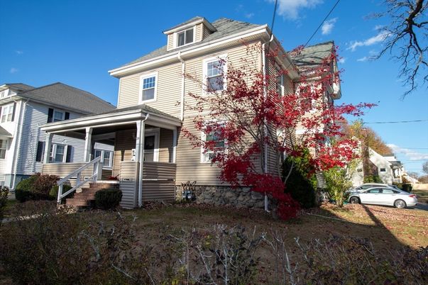 Exterior, Facade, American Foursquare