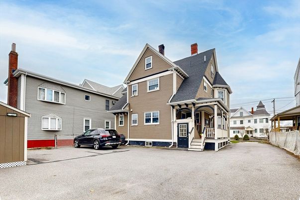Exterior, Facade, Queen Anne Victorian