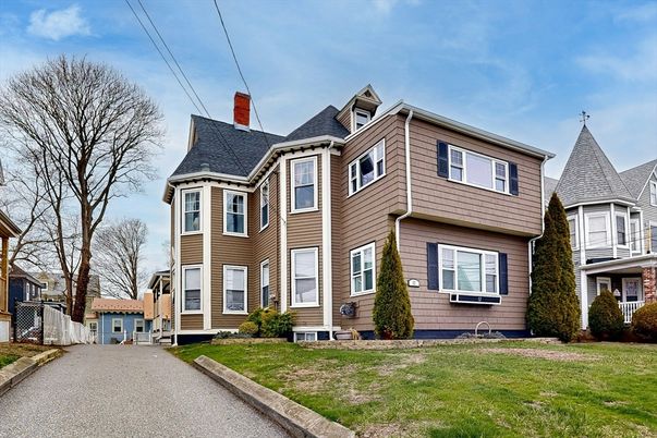 Exterior, Facade, Queen Anne Victorian