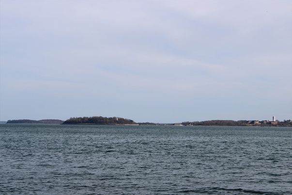 Exterior, Lake