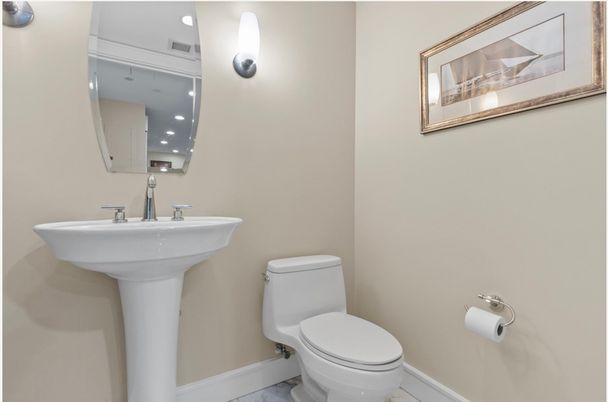 Bathroom, Interior, Recessed Lighting