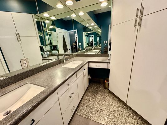 Bathroom, Dual Sink Vanities, Interior, Recessed Lighting