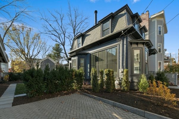 Exterior, Facade, American Foursquare