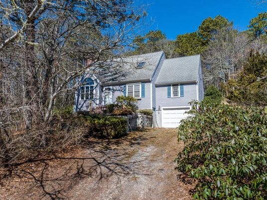 Attached, Exterior, Facade, Cape Cod