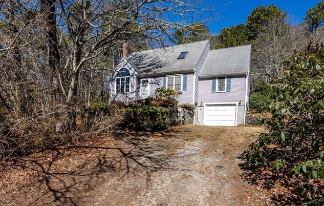 Attached, Exterior, Facade, Cape Cod
