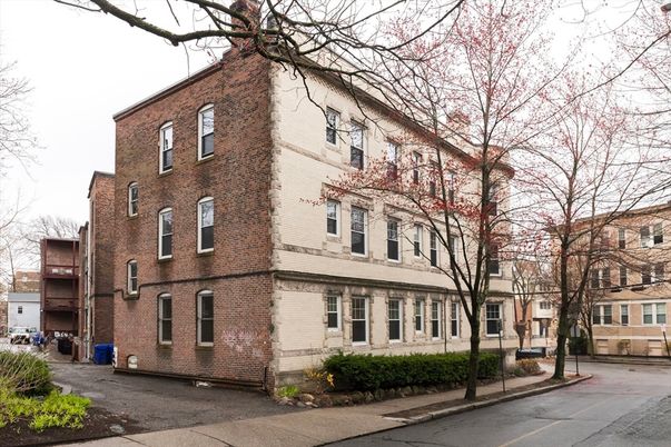Exterior, Facade, Brick Facade, Rowhouse