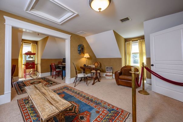 Dining room, Interior