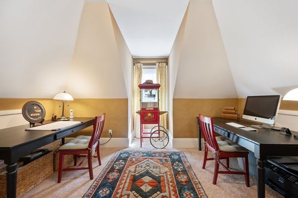 Home Office, Interior