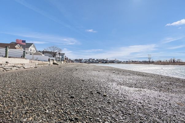 Exterior, Lake