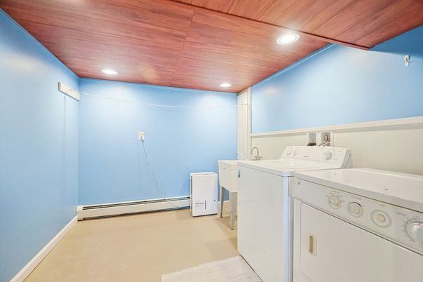 Interior, Recessed Lighting, Washer, Wooden Ceilings