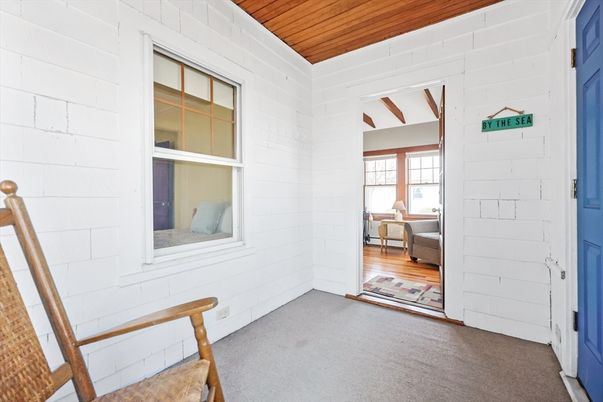 Empty room, Interior, Wooden Ceilings