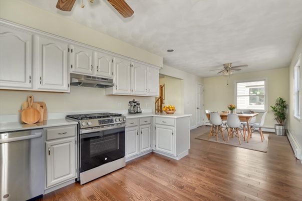 Dining room, Interior, Kitchen, Stainless Steel Appliances, Wood Texture Flooring