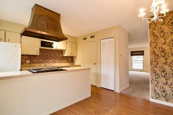Chandelier, Interior, Kitchen, Wood Texture Flooring