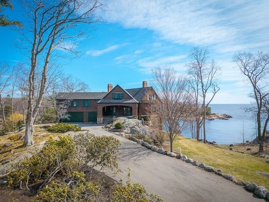 Exterior, Facade, Brick Facade, Water, Log Home