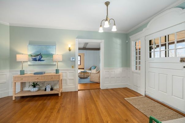 Interior, Pendant Lights, Wood Texture Flooring