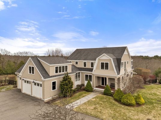 Attached, Exterior, Facade, Farmhouse