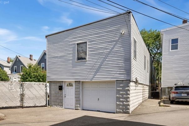 Attached, Exterior, Facade, None