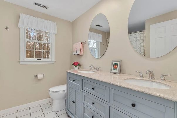 Bathroom, Dual Sink Vanities, Interior