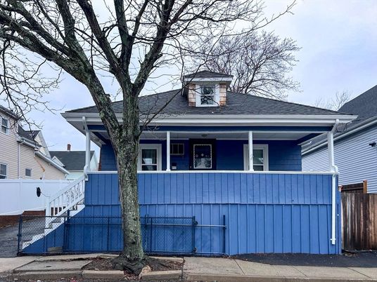 Exterior, Facade, American Foursquare