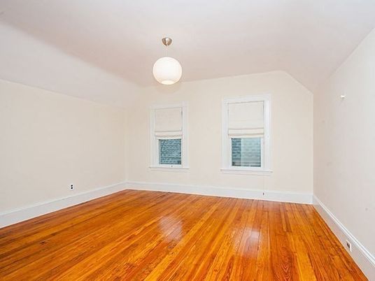Empty room, Interior, Pendant Lights, Wood Texture Flooring