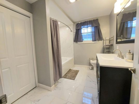 Bathroom, Interior, Marble, Marble Walls, Recessed Lighting