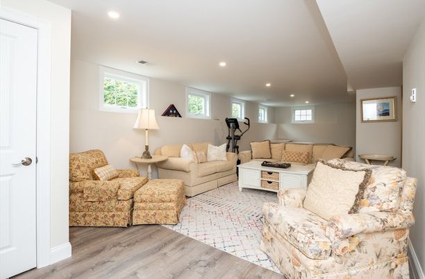 Fitness Equipment, Interior, Living room, Recessed Lighting, Wood Texture Flooring