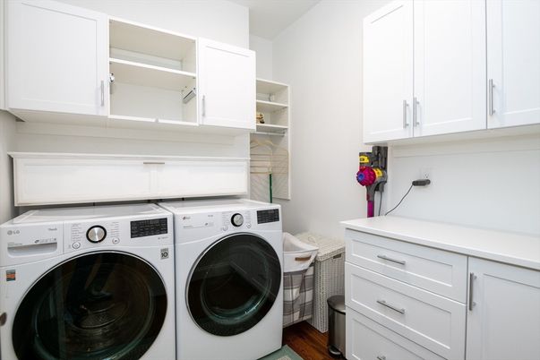 Interior, Washer, Wood Texture Flooring