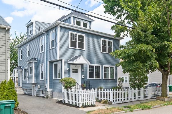 Exterior, Facade, American Foursquare