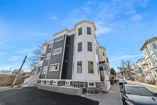 Exterior, Facade, Queen Anne Victorian