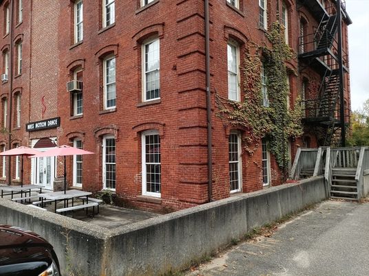 Exterior, Facade, Brick Facade, Rowhouse
