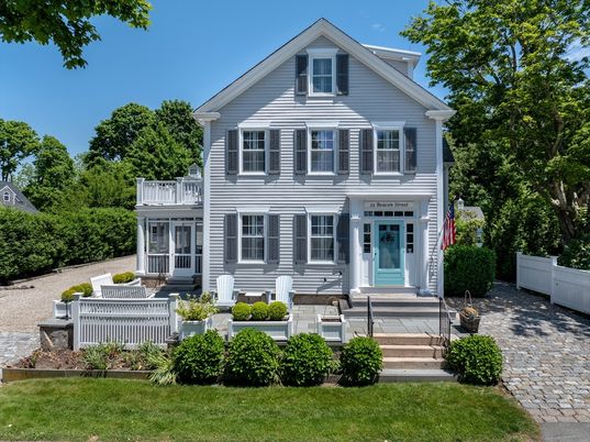 Exterior, Facade, Queen Anne Victorian