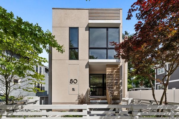 Exterior, Facade, Modern