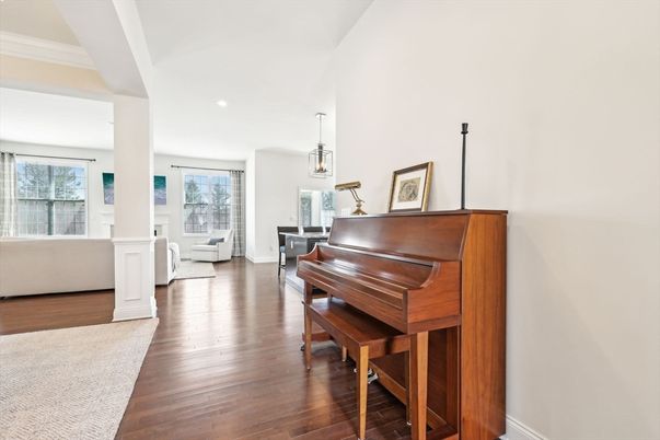 Interior, Living room, Pendant Lights, Piano, Recessed Lighting, Wood Texture Flooring