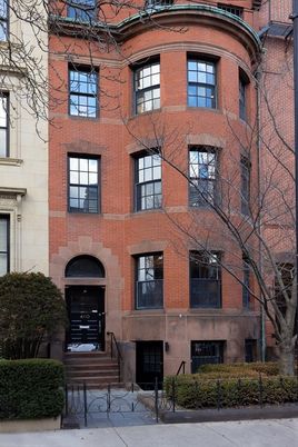 Exterior, Facade, Brick Facade, Rowhouse