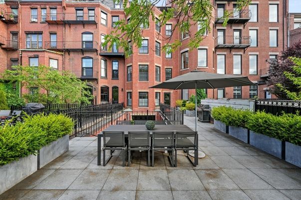Exterior, Facade, Brick Facade, Rowhouse