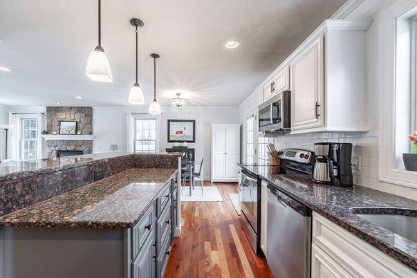 Fireplace, Interior, Kitchen, Pendant Lights, Recessed Lighting, Wood Texture Flooring