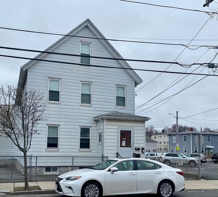 Exterior, Facade, Queen Anne Victorian