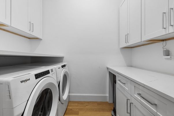 Interior, Washer, Wood Texture Flooring