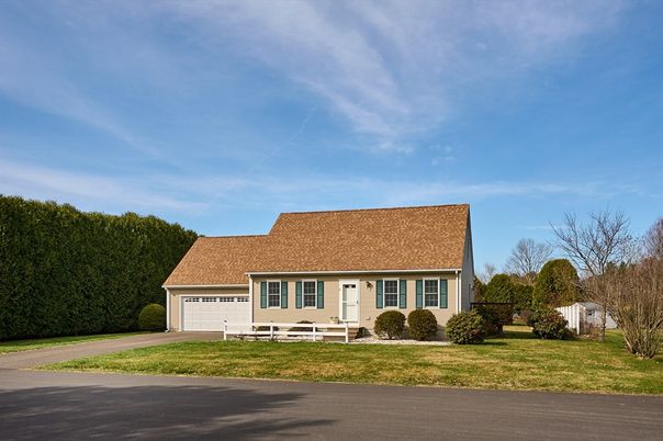 Attached, Exterior, Facade, Cape Cod