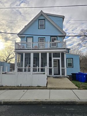 Exterior, Facade, Queen Anne Victorian