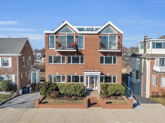 Exterior, Facade, Brick Facade, Rowhouse