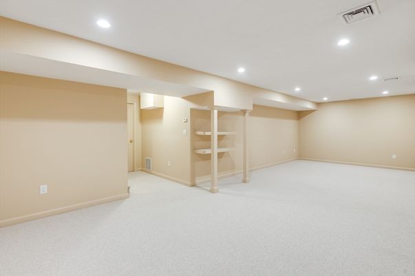 Empty room, Interior, Recessed Lighting