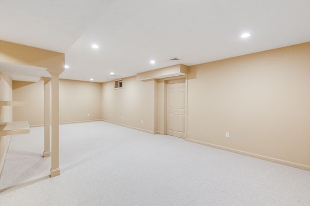 Empty room, Interior, Recessed Lighting